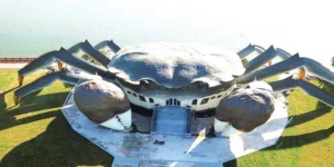 Gedung-Kepiting-Raksasa-Dengan-Tinggi-Mencapai-75-Meter-Di-China